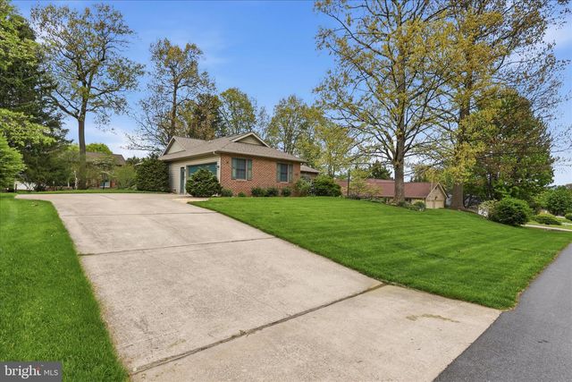 7018 FAIRWAY OAKS, Fayetteville, PA 17222