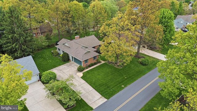 7018 FAIRWAY OAKS, Fayetteville, PA 17222