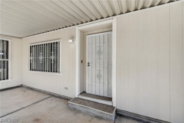 5048 Royal Avenue, Las Vegas, NV 89103