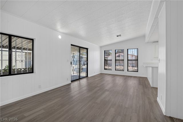 5048 Royal Avenue, Las Vegas, NV 89103