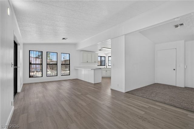 5048 Royal Avenue, Las Vegas, NV 89103