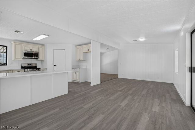 5048 Royal Avenue, Las Vegas, NV 89103