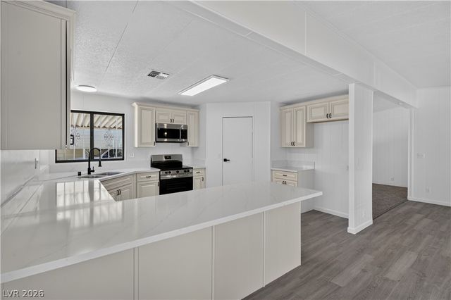 5048 Royal Avenue, Las Vegas, NV 89103