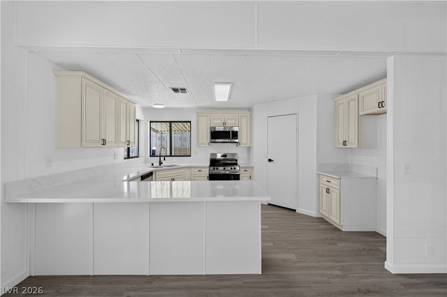 5048 Royal Avenue, Las Vegas, NV 89103