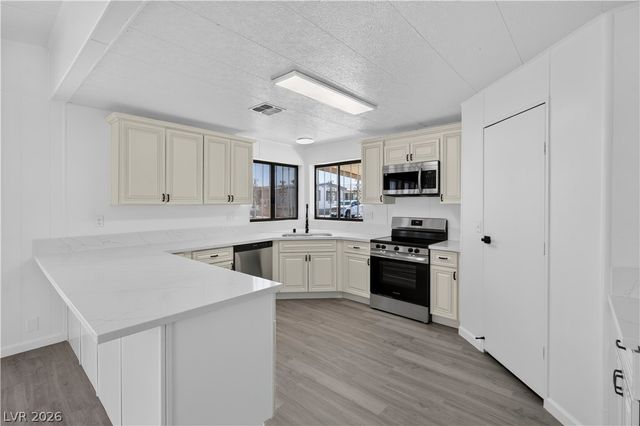 5048 Royal Avenue, Las Vegas, NV 89103