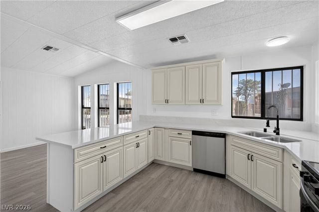 5048 Royal Avenue, Las Vegas, NV 89103