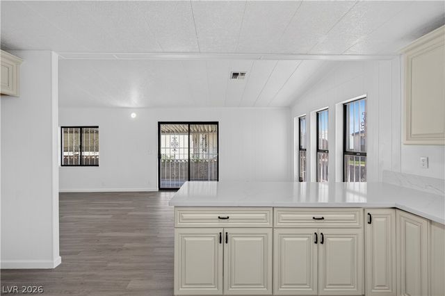5048 Royal Avenue, Las Vegas, NV 89103