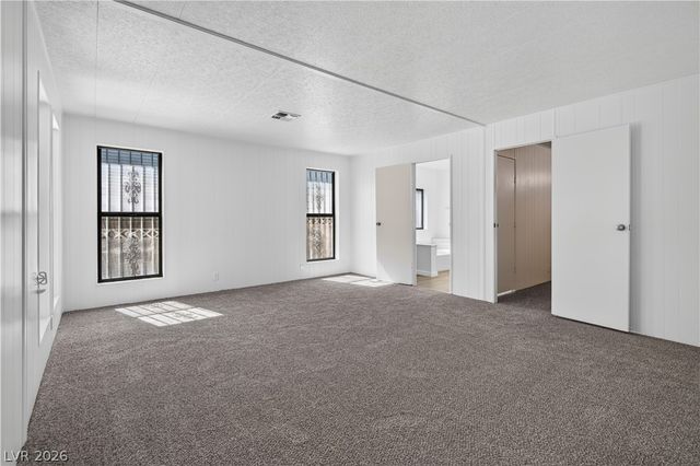 5048 Royal Avenue, Las Vegas, NV 89103
