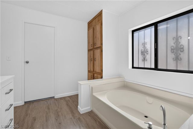 5048 Royal Avenue, Las Vegas, NV 89103