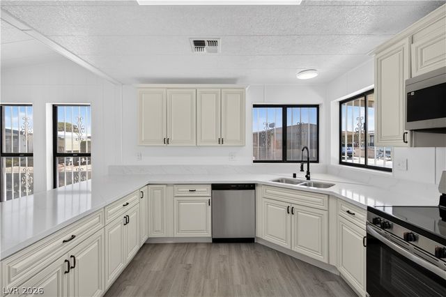 5048 Royal Avenue, Las Vegas, NV 89103