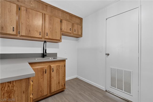 5048 Royal Avenue, Las Vegas, NV 89103