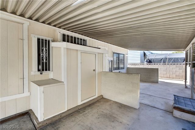 5048 Royal Avenue, Las Vegas, NV 89103