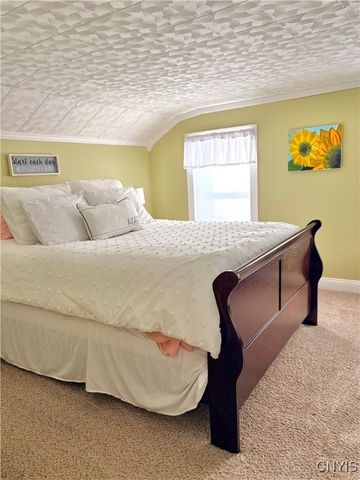 10 Maple Street, Auburn, NY 13021