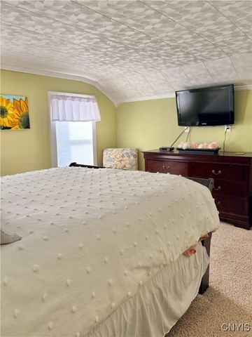 10 Maple Street, Auburn, NY 13021