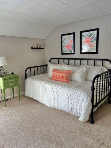 10 Maple Street, Auburn, NY 13021