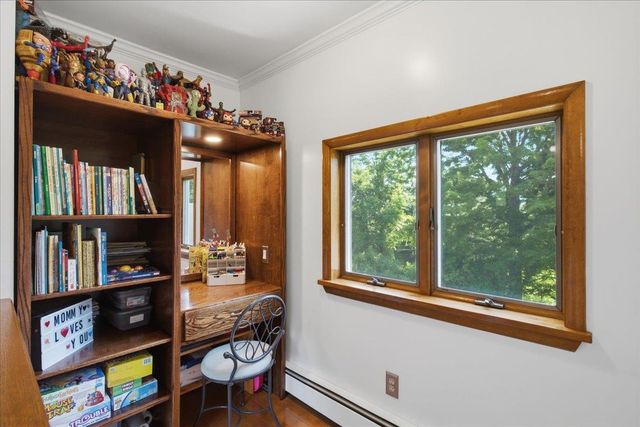 811 Middle Pownal Road, Bennington, VT 05201