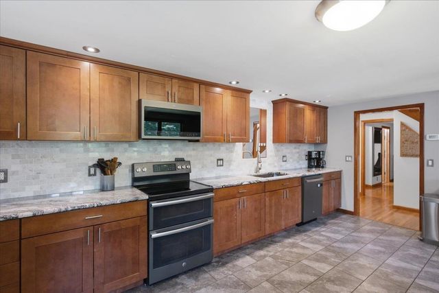 811 Middle Pownal Road, Bennington, VT 05201