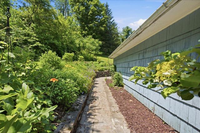811 Middle Pownal Road, Bennington, VT 05201
