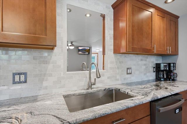 811 Middle Pownal Road, Bennington, VT 05201
