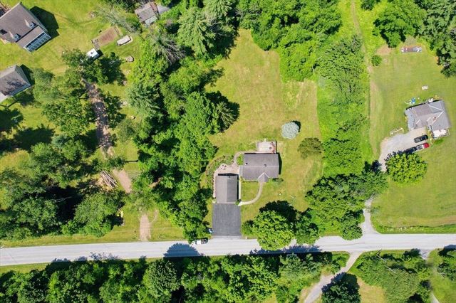 811 Middle Pownal Road, Bennington, VT 05201