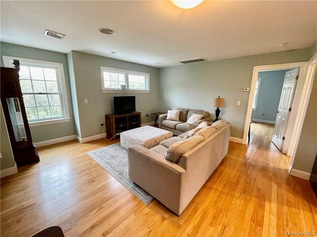32 Old Chester Road, Goshen, NY 10924