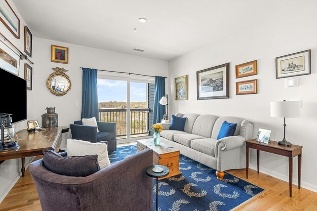 2 Stratton Dr 307, Woburn, MA 01801
