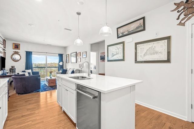 2 Stratton Dr 307, Woburn, MA 01801