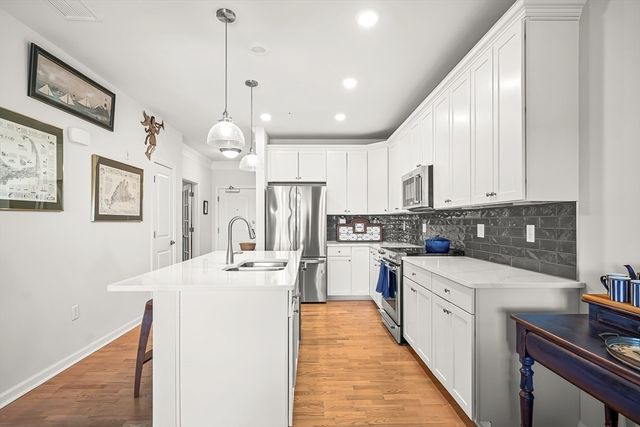 2 Stratton Dr 307, Woburn, MA 01801