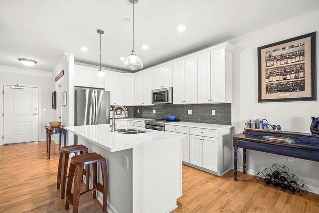2 Stratton Dr 307, Woburn, MA 01801