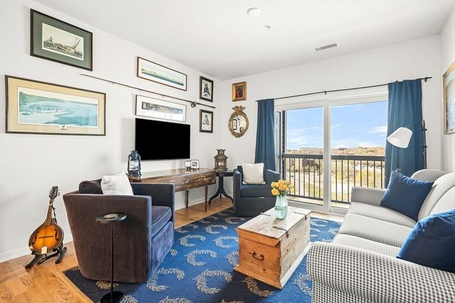 2 Stratton Dr 307, Woburn, MA 01801