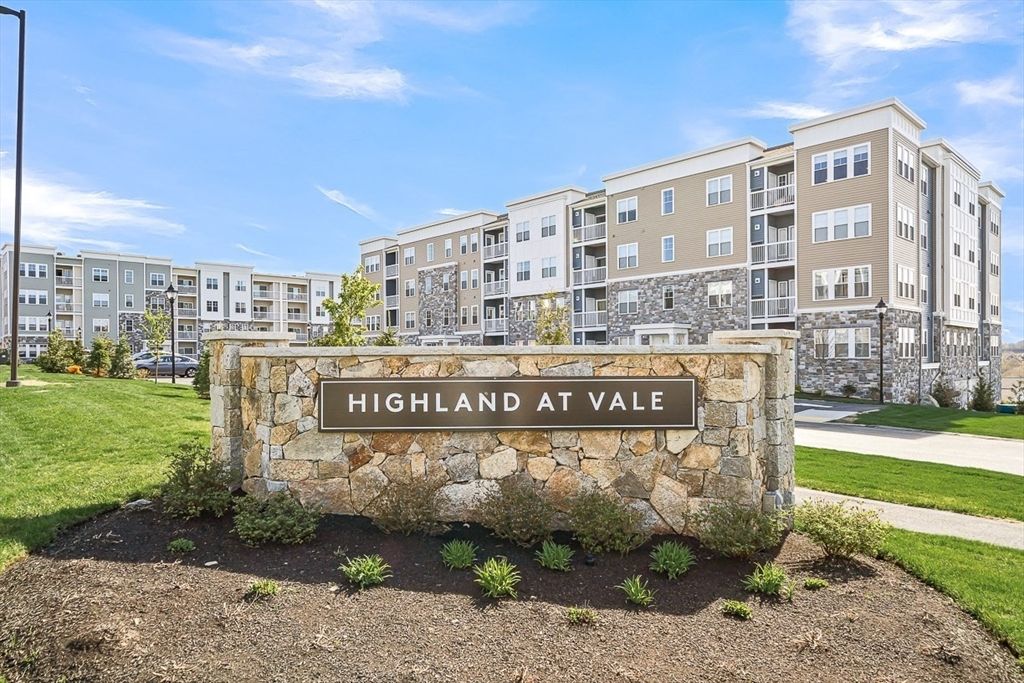 2 Stratton Dr 307, Woburn, MA 01801