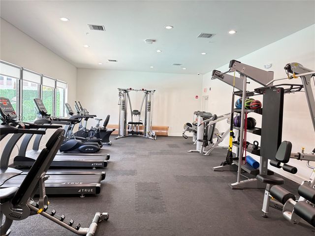 4393 NW 9th St, Plantation, FL 33317