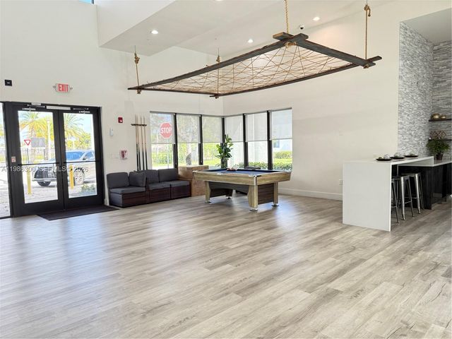 4393 NW 9th St, Plantation, FL 33317