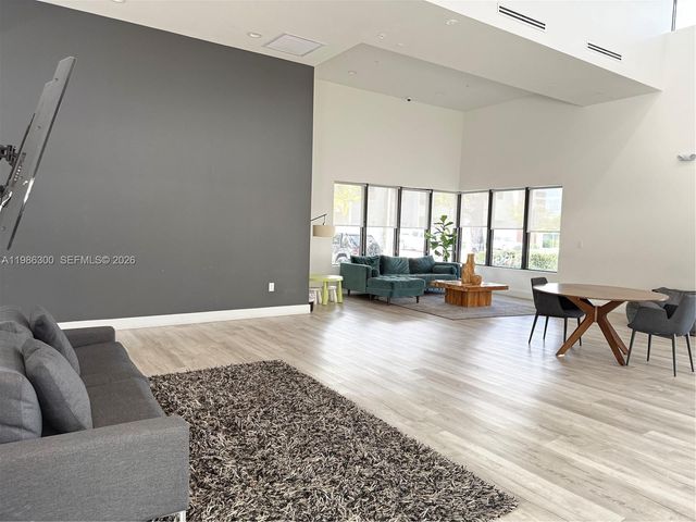 4393 NW 9th St, Plantation, FL 33317