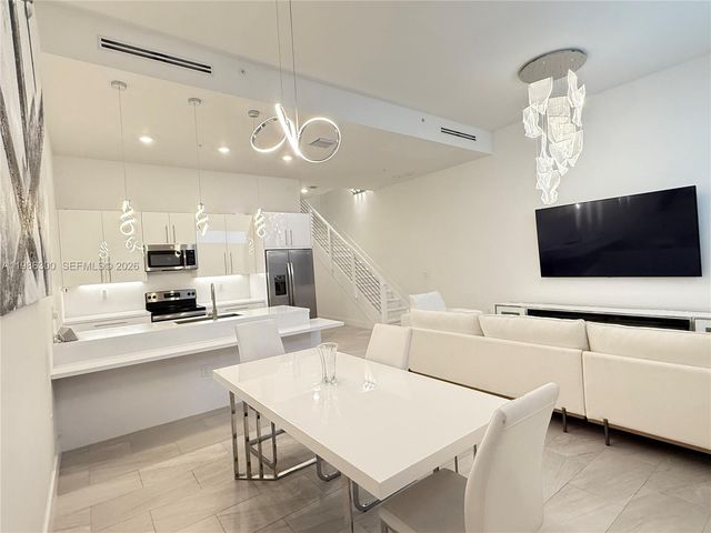 4393 NW 9th St, Plantation, FL 33317