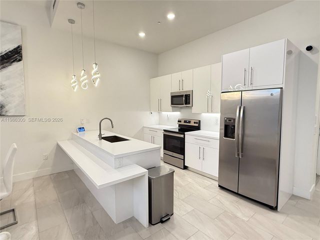 4393 NW 9th St, Plantation, FL 33317