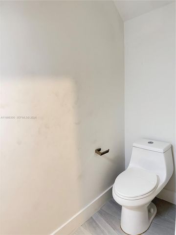 4393 NW 9th St, Plantation, FL 33317