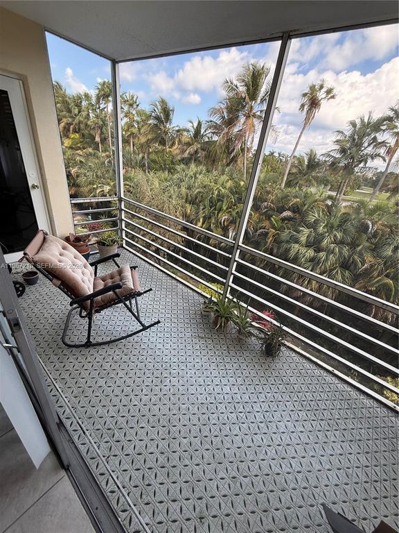 700 NE 14th Ave 409, Hallandale Beach, FL 33009