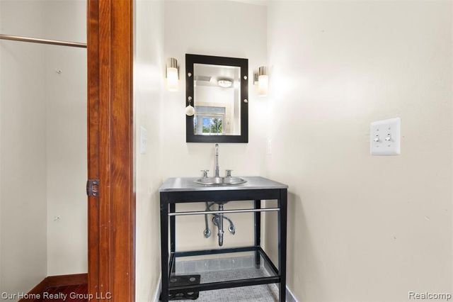 30761 Glenmuer Street, Farmington Hills, MI 48334