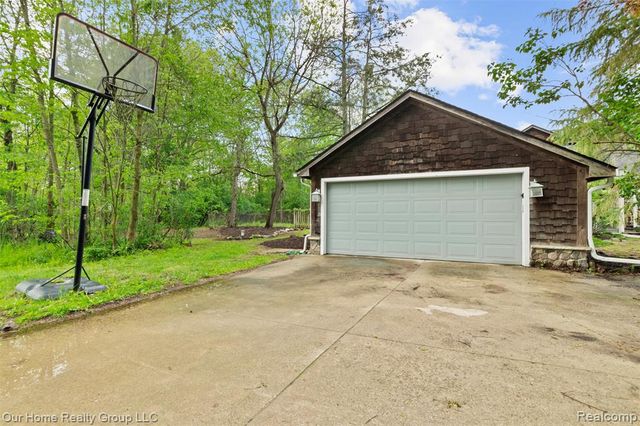 30761 Glenmuer Street, Farmington Hills, MI 48334