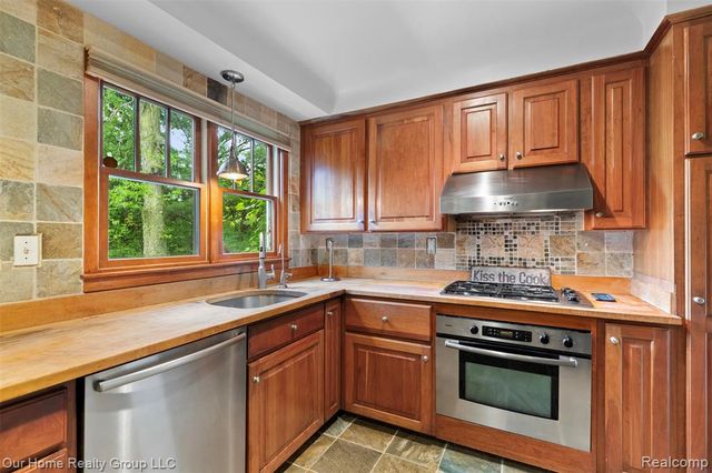 30761 Glenmuer Street, Farmington Hills, MI 48334