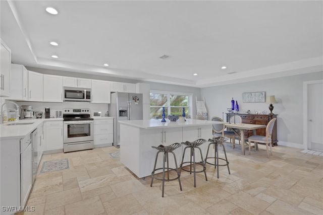 687 Cypress WAY E, Naples, FL 34110