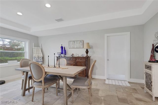 687 Cypress WAY E, Naples, FL 34110