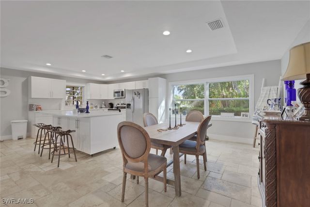 687 Cypress WAY E, Naples, FL 34110