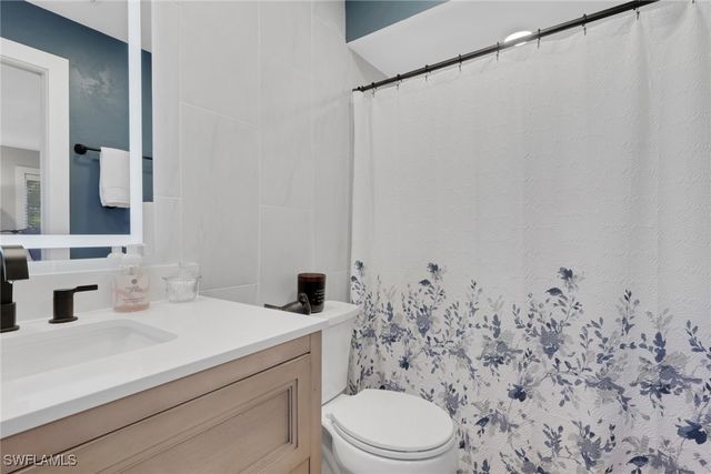 687 Cypress WAY E, Naples, FL 34110