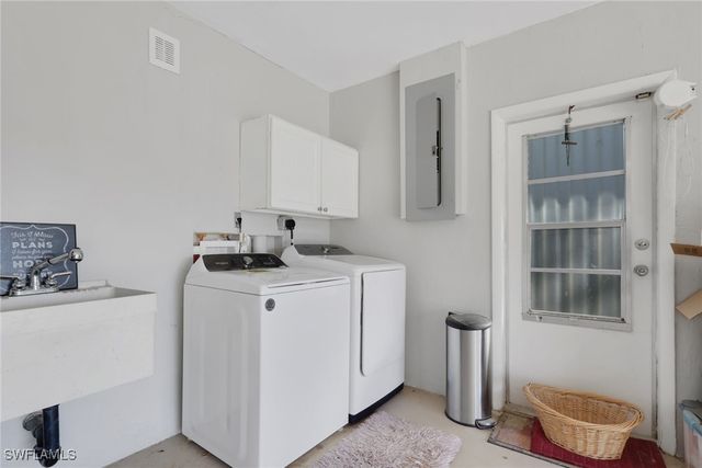 687 Cypress WAY E, Naples, FL 34110