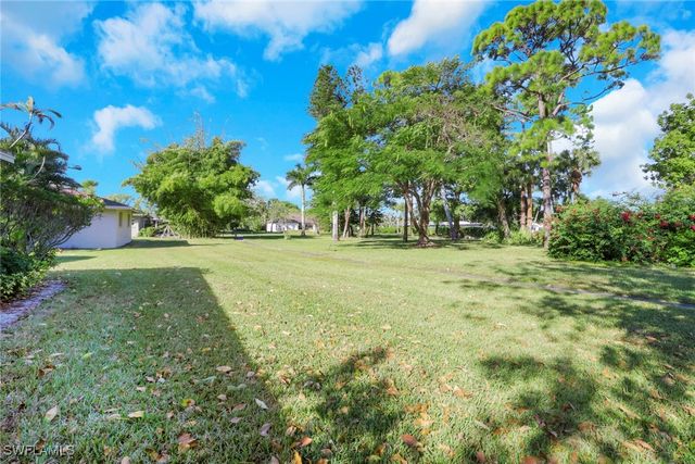 687 Cypress WAY E, Naples, FL 34110