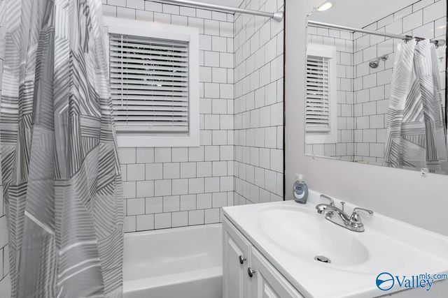 2910 NW Wilson Drive NW, Huntsville, AL 35816