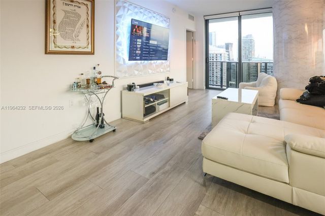 55 SW 9th St 3906, Miami, FL 33130