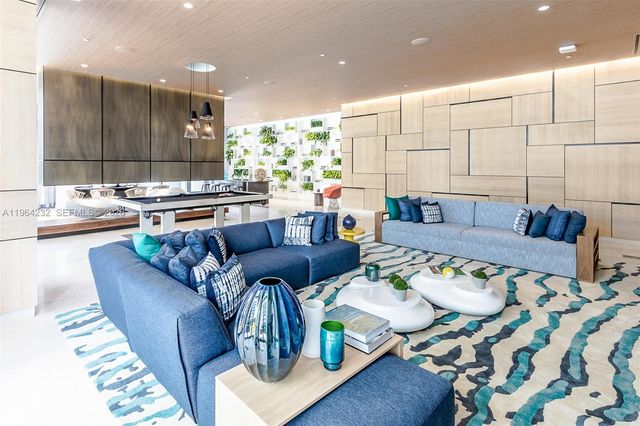 55 SW 9th St 3906, Miami, FL 33130